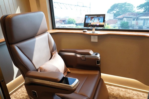 Kereta Suite Class Compartment Resmi Diluncurkan KAI