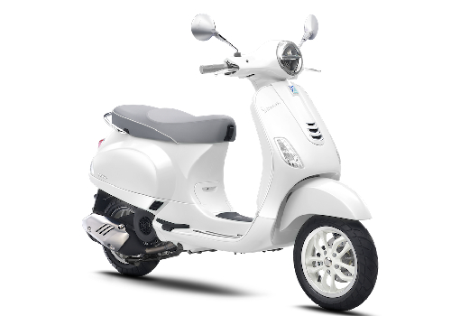 Trendsetter Vespa LX Terbaru Tampil dengan Warna Fresh dan Lebih Stylish