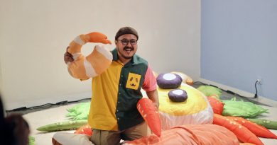 Ketika Mang Moel Mengubah Piring Jadi Kanvas Imajinasi