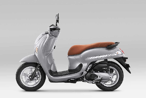 Warna Baru Honda Scoopy Makin Stylish dan Retro