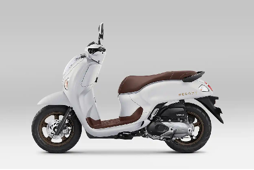 Warna Baru Honda Scoopy Makin Stylish dan Retro