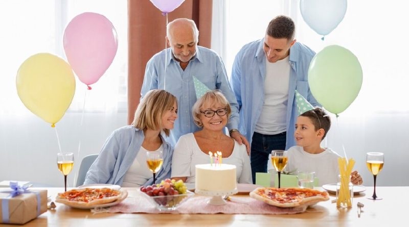 Rayakan Ultah Orang Tua Anti Ribet Mulai Rp200 Ribu