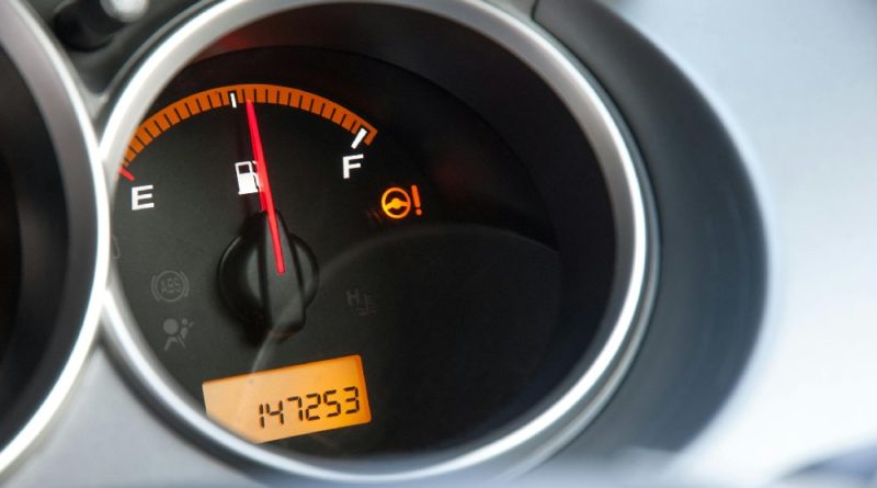 5 Tips Gaya Berkendara Irit BBM Menurut Rifat Sungkar