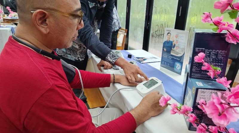 OMRON Rilis Tensimeter EZ dan IQ, Cek Tekanan Darah Kini Lebih Praktis di Rumah