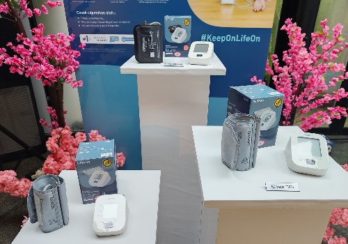 OMRON Rilis Tensimeter EZ dan IQ, Cek Tekanan Darah Kini Lebih Praktis di Rumah