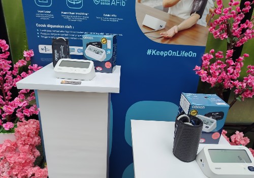 OMRON Rilis Tensimeter EZ dan IQ, Cek Tekanan Darah Kini Lebih Praktis di Rumah