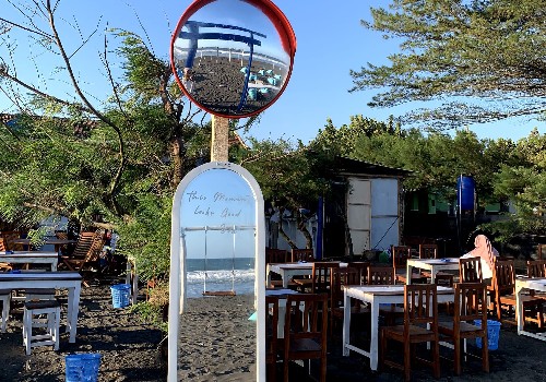 Menikmati Sunset Pantai Glagah Sambil Kuliner di Memory Senja